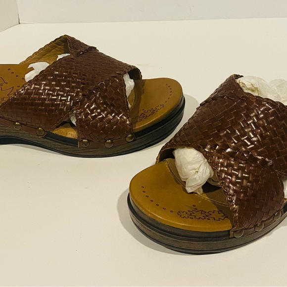 Sandals Womens Dansko Slip on Made in Brazil Leather Size 39 (8.5/9) Brown Mila - Picture 2 of 10